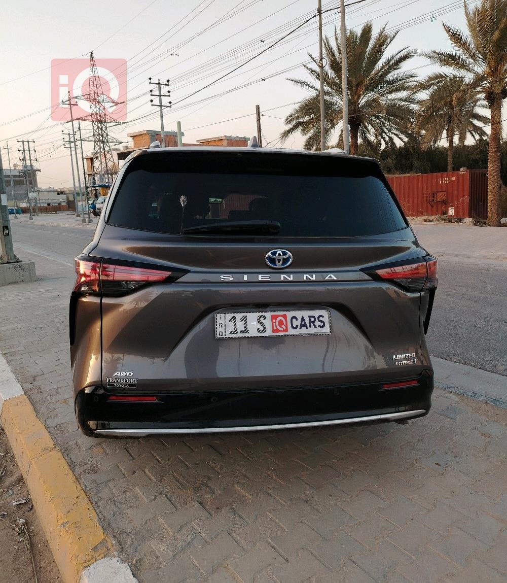 تويوتا سيينا